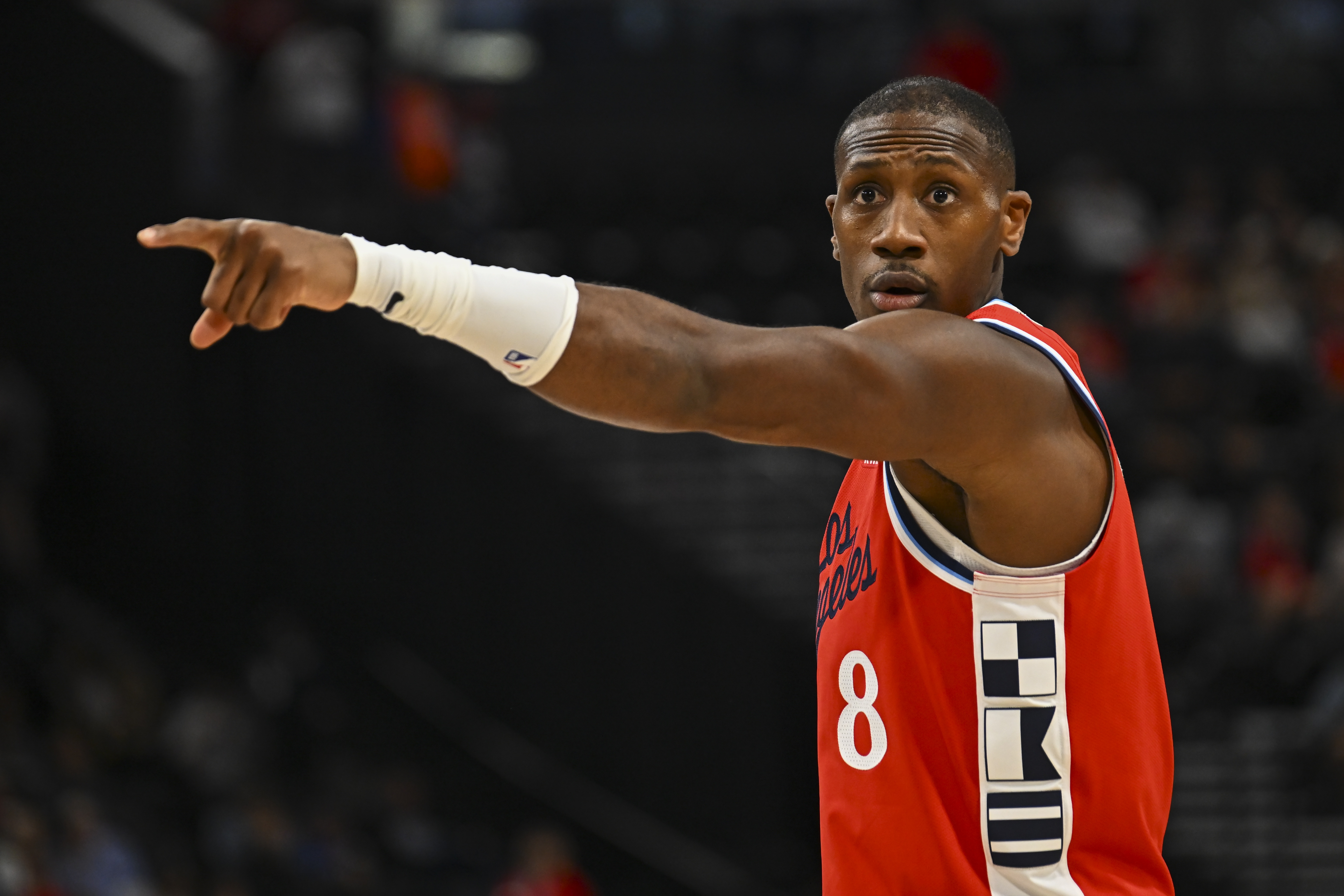 九游体育官网-伦纳德：邓恩只要上场就去对位对方最强的球员 让他们打得难受